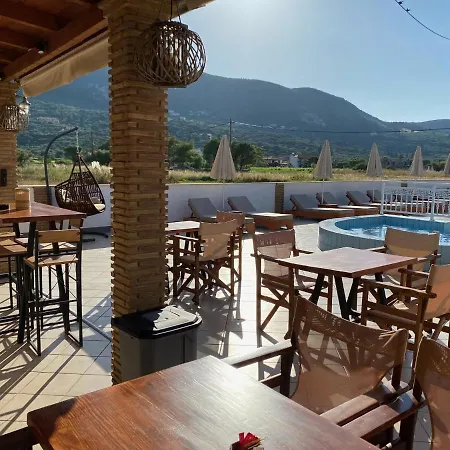 מלון Roula Pigadhákia