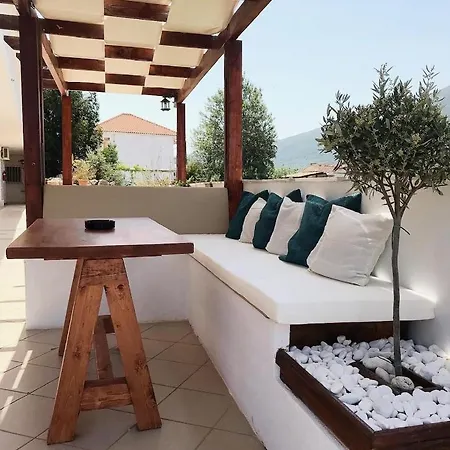 Roula Aparthotel Pigadhakia
