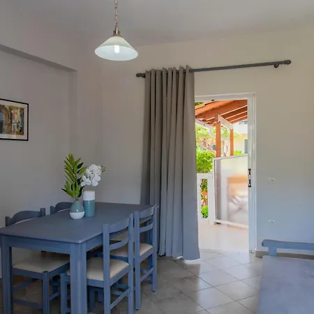 Roula Aparthotel Pigadhakia