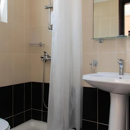 Roula Aparthotel *